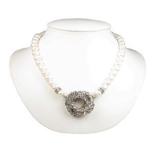 Luminous Pearl Pendant Necklace