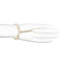 Load image into Gallery viewer, La Belle Romantique Diamontage™ 8.6 Carat Finger Bracelet