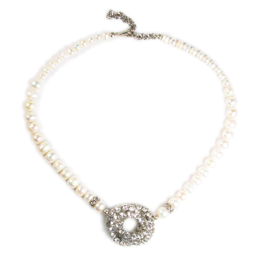 Luminous Pearl Pendant Necklace