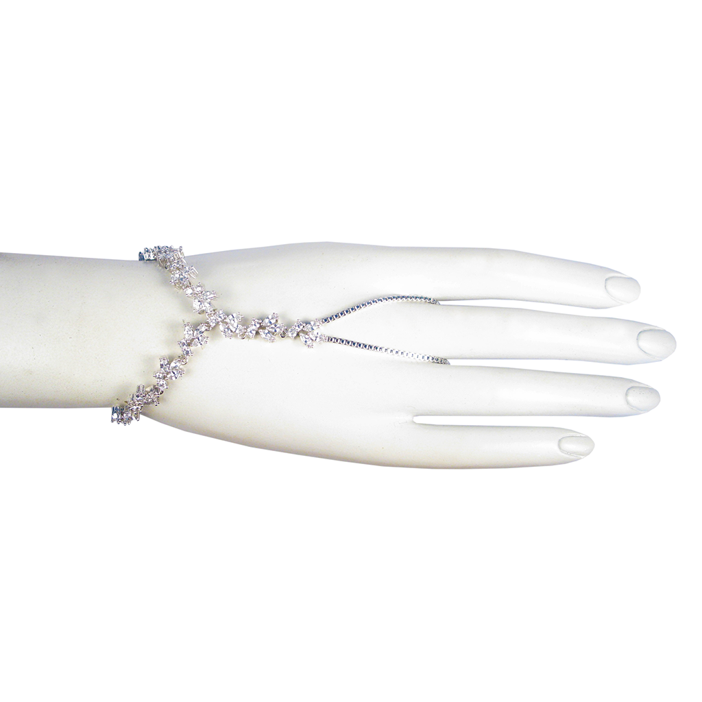 La Belle Romantique Diamontage™ 8.6 Carat Finger Bracelet