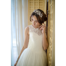 Load image into Gallery viewer, Enchanted Flora Heirloom Tiara Crown