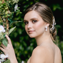 Load image into Gallery viewer, Pearl Snowflake Diamontage™ 5.6 Carat Earrings